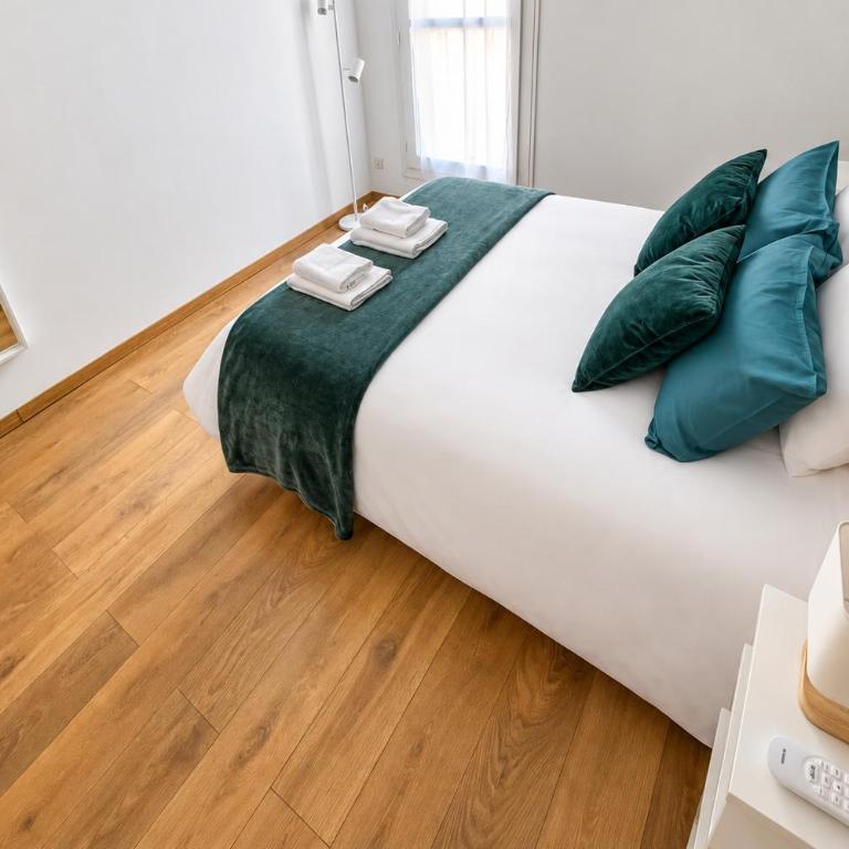 AC - Secure Parking - Near Central Station - Two-Bedroom Apartment - 15
