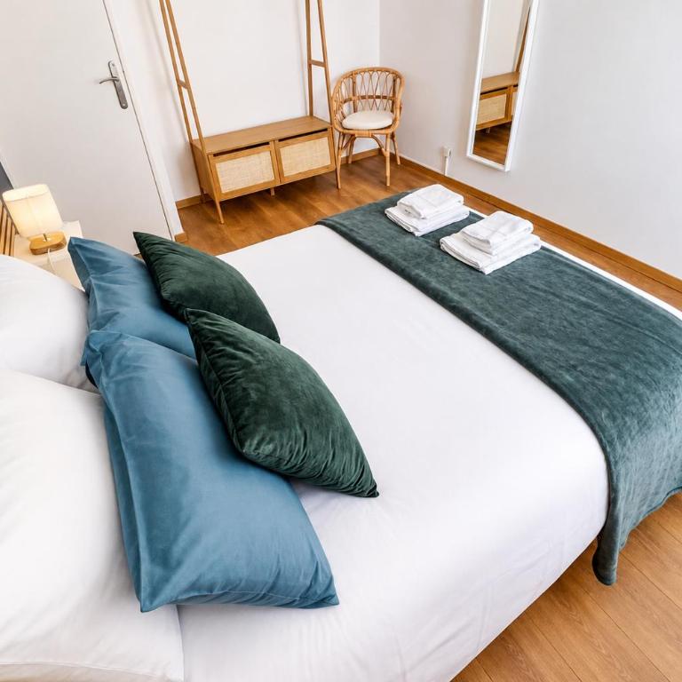 AC - Secure Parking - Near Central Station - Two-Bedroom Apartment - 17