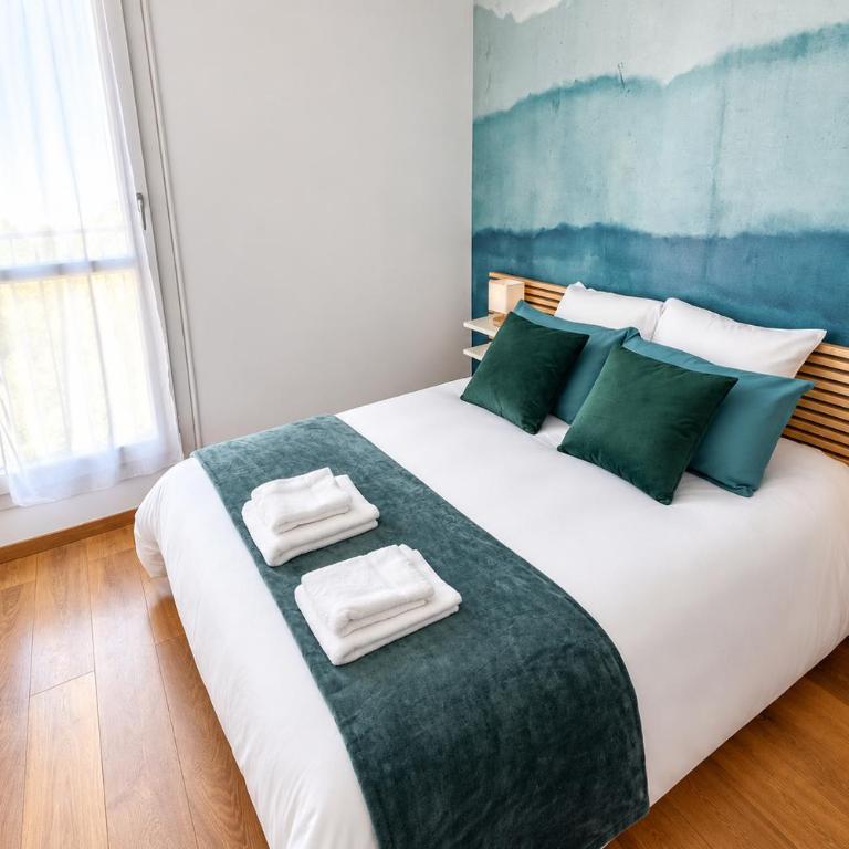 AC - Secure Parking - Near Central Station - Two-Bedroom Apartment - 14