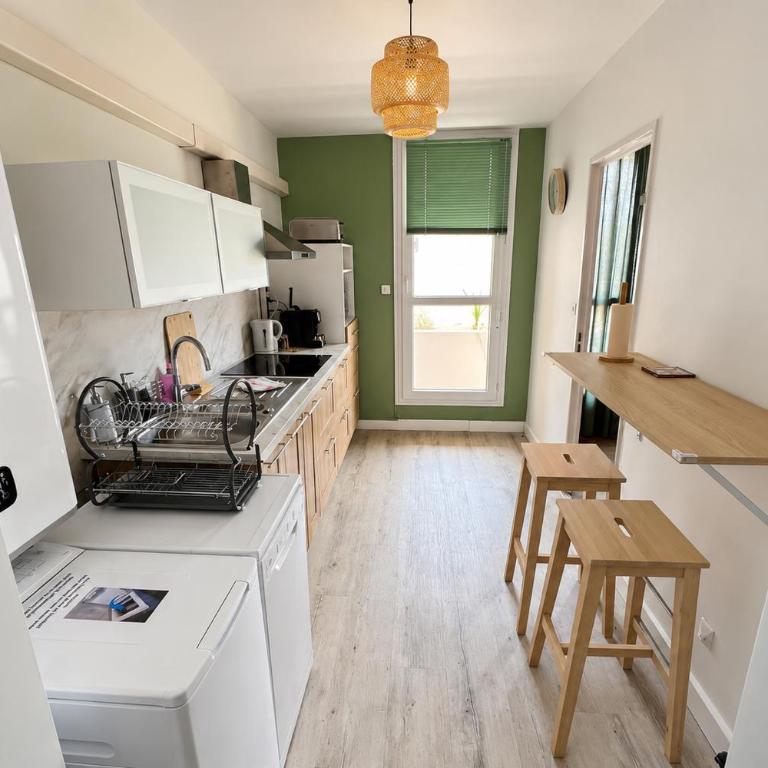 AC - Secure Parking - Near Central Station - Two-Bedroom Apartment - 11