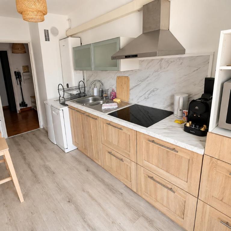 AC - Secure Parking - Near Central Station - Two-Bedroom Apartment - 13