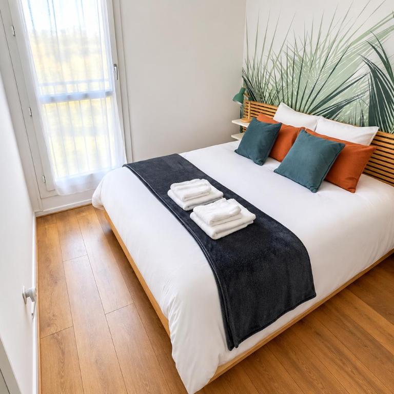 AC - Secure Parking - Near Central Station - Two-Bedroom Apartment - 2