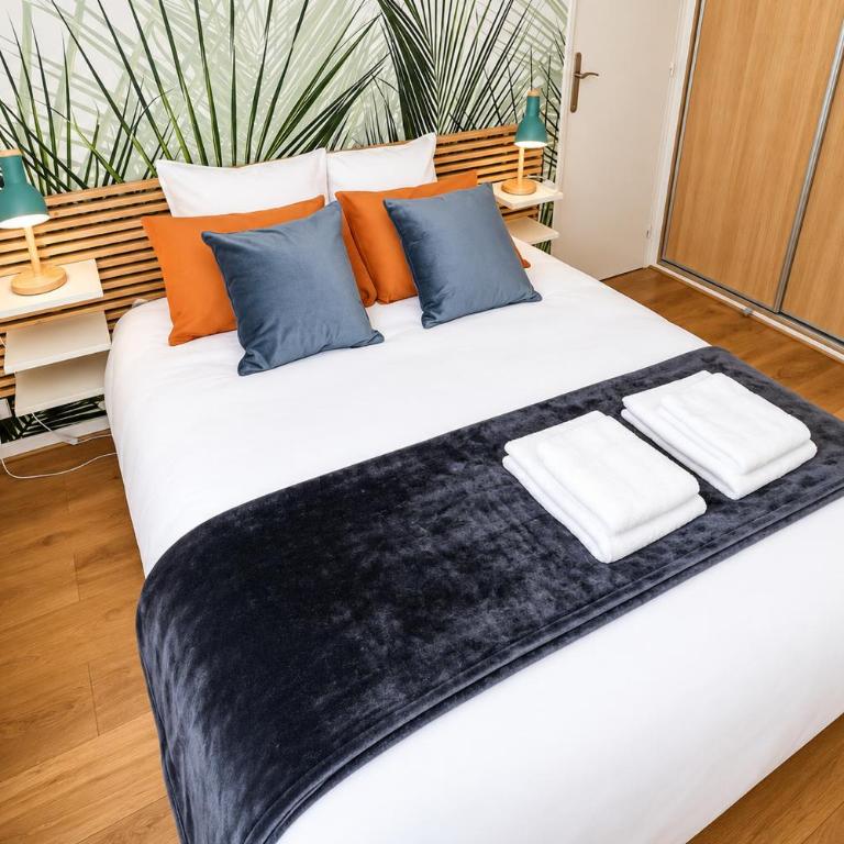AC - Secure Parking - Near Central Station - Two-Bedroom Apartment - 18