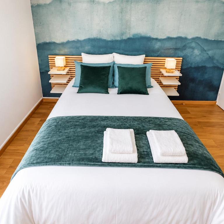 AC - Secure Parking - Near Central Station - Two-Bedroom Apartment - 16