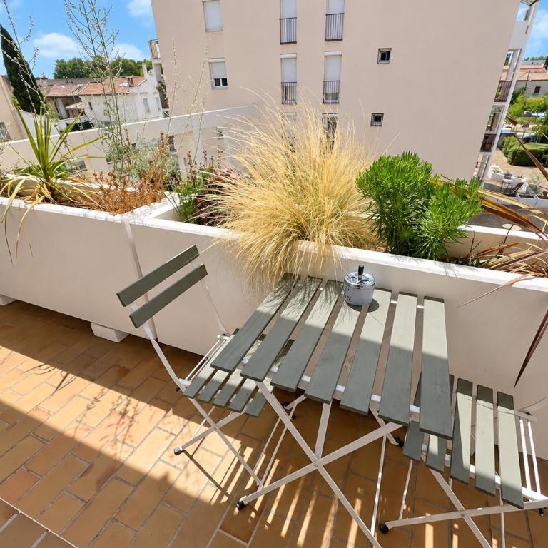 AC - Secure Parking - Near Central Station - Two-Bedroom Apartment - 4