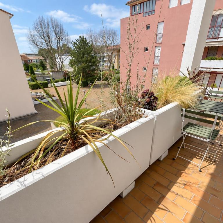 AC - Secure Parking - Near Central Station - Two-Bedroom Apartment - 25
