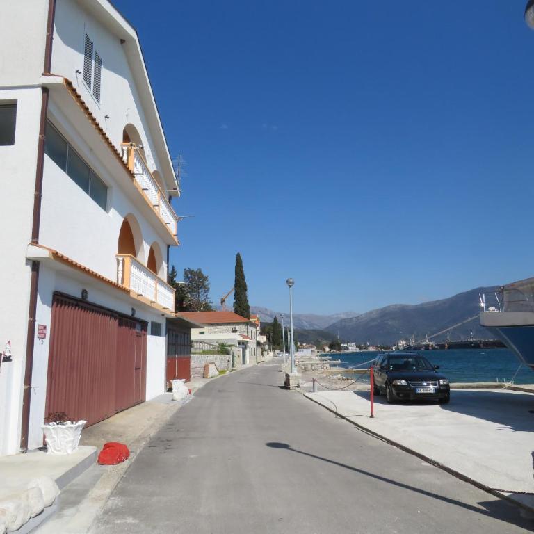 Stan Apatman Mirela - Two-Bedroom Apartment with Terrace and Sea View - 5