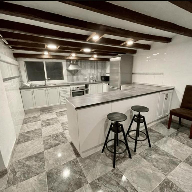 Espacioso bajo en casco histórico - Apartamento de 3 dormitorios - 2