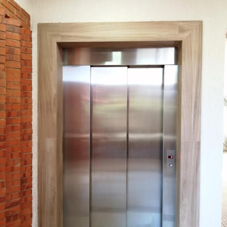 Executive One BR Workspace Pool Malls Nearby - Apartamento - 11