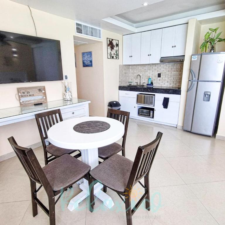 Beachfront Studio, Balcony & Ocean View - One-Bedroom Apartment with Balcony - 2