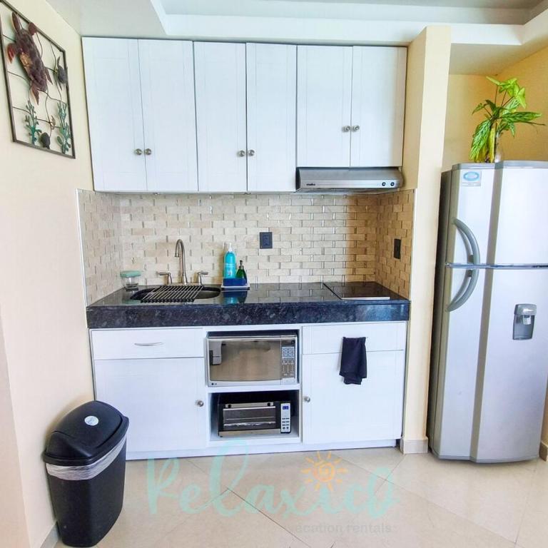 Beachfront Studio, Balcony & Ocean View - One-Bedroom Apartment with Balcony - 18