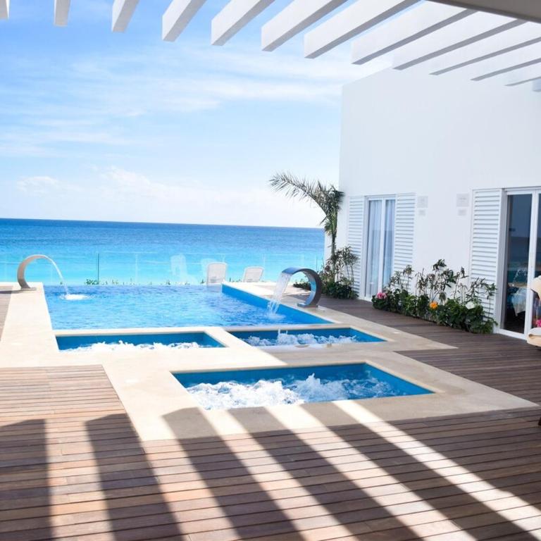 Beachfront Studio, Balcony & Ocean View - One-Bedroom Apartment with Balcony - 22