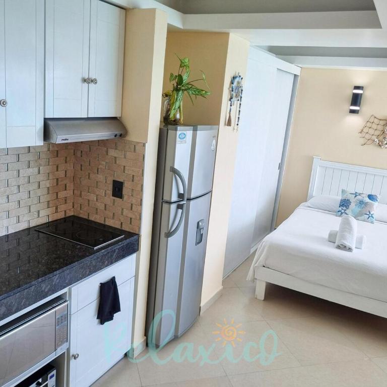 Beachfront Studio, Balcony & Ocean View - One-Bedroom Apartment with Balcony - 25