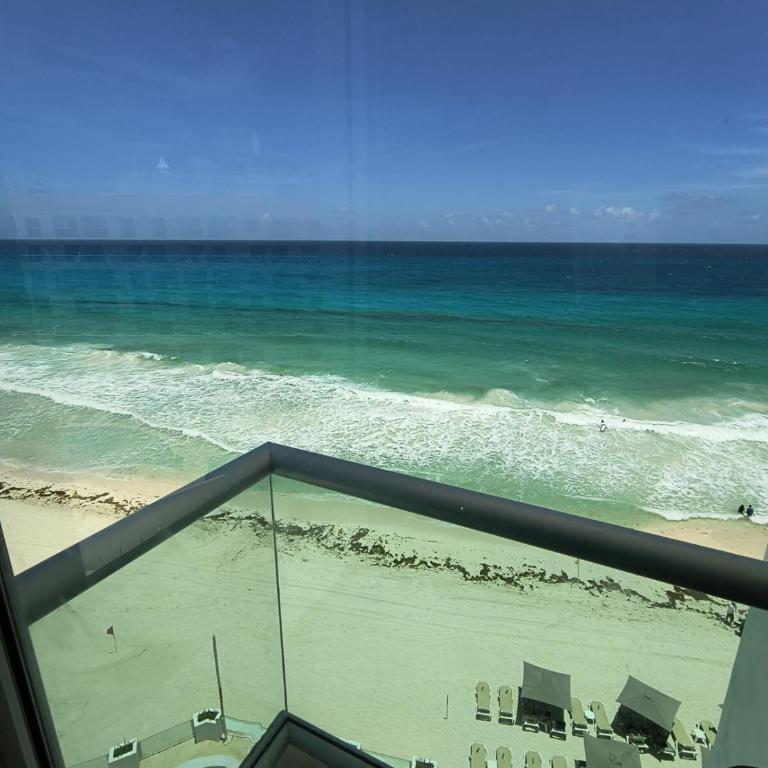 Beachfront Studio, Balcony & Ocean View - One-Bedroom Apartment with Balcony - 26