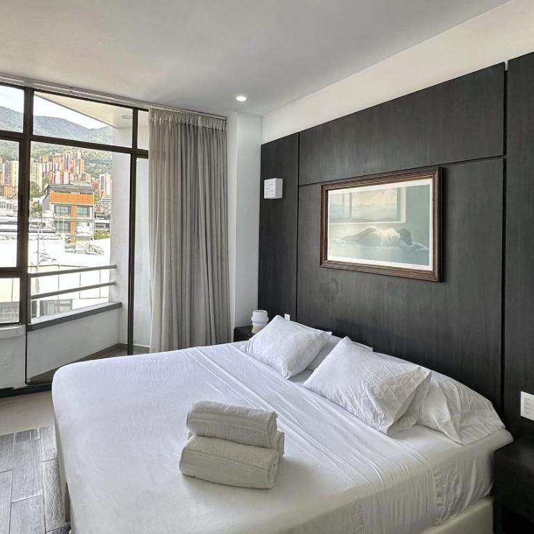 Luxury Suite Torre Poblado, 1 Min to Parque Lleras, Sleeps 4 - Suite con cama extragrande - 1