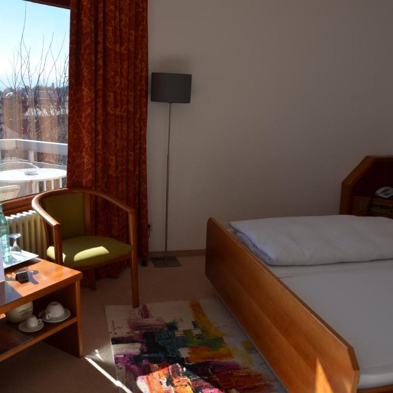 Hotel Garni Reulein - Doppelzimmer mit Seeblick und Balkon - 19