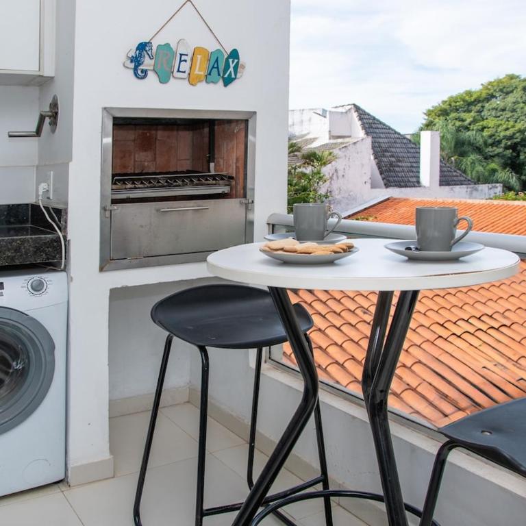 Modern Retreat with Pool Gym and Private Balcony - Apartamento - 5