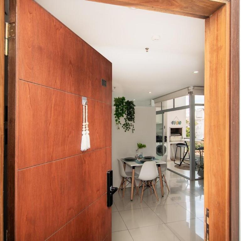 Modern Retreat with Pool Gym and Private Balcony - Apartamento - 12
