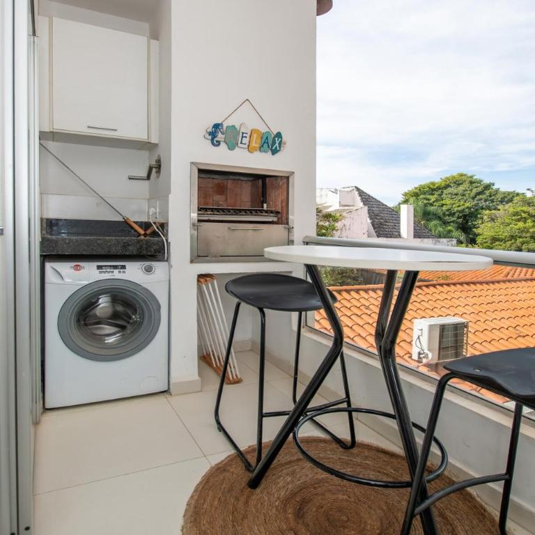 Modern Retreat with Pool Gym and Private Balcony - Apartamento - 19