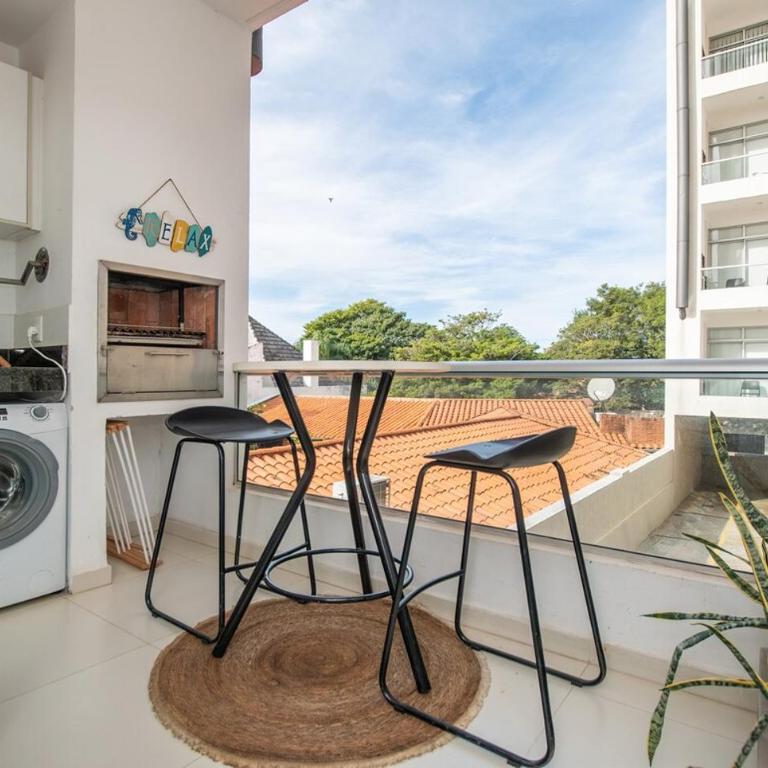 Modern Retreat with Pool Gym and Private Balcony - Apartamento - 20