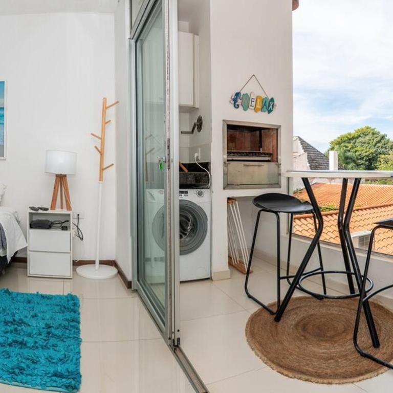 Modern Retreat with Pool Gym and Private Balcony - Apartamento - 26