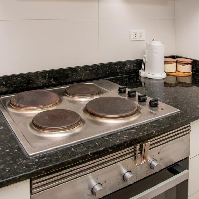 Modern Retreat with Pool Gym and Private Balcony - Apartamento - 36
