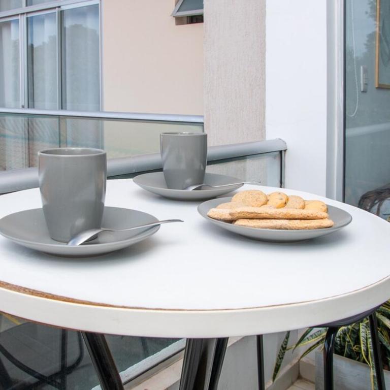 Modern Retreat with Pool Gym and Private Balcony - Apartamento - 39