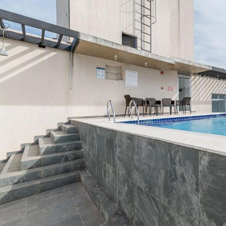 Modern Retreat with Pool Gym and Private Balcony - Apartamento - 44