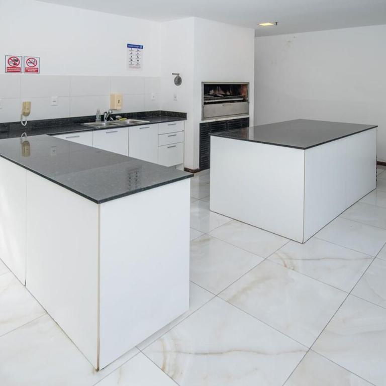 Modern Retreat with Pool Gym and Private Balcony - Apartamento - 49