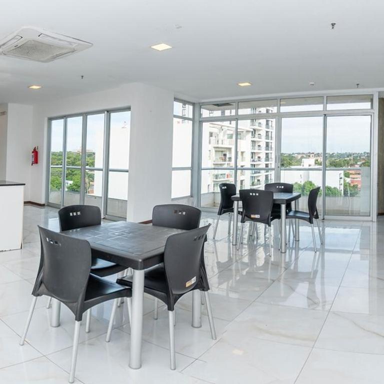 Modern Retreat with Pool Gym and Private Balcony - Apartamento - 53