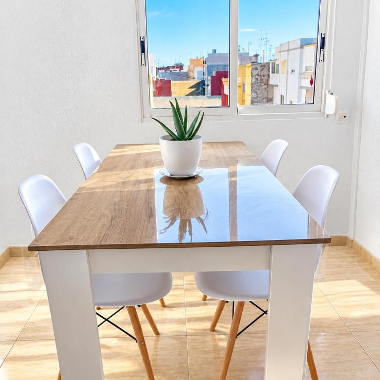 Apartamento junto a la playa de la Malvarrosa en Valencia, hasta 5 huespedes - Two-Bedroom Apartment - 3