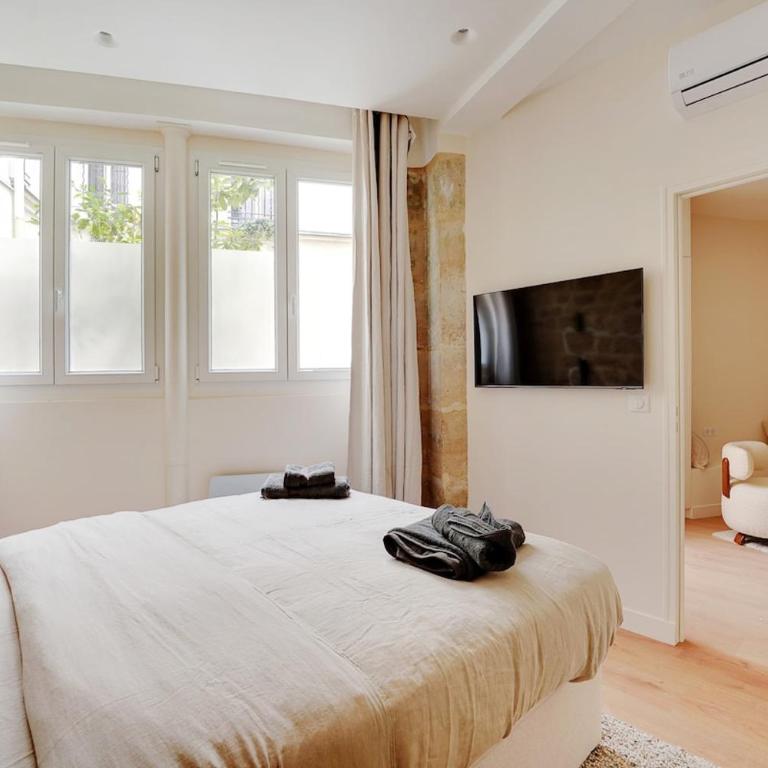 Appartement haut de gamme avec 2 salles de bains et climatisation au cœur du Marais - Apartment - 4