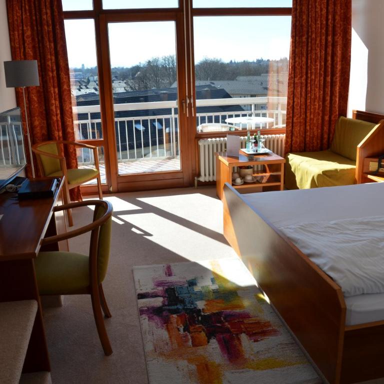 Hotel Garni Reulein - Doppelzimmer mit Seeblick und Balkon - 6
