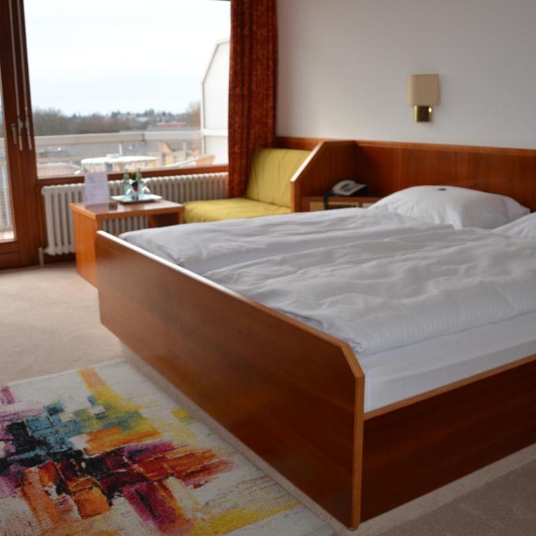 Hotel Garni Reulein - Doppelzimmer mit Seeblick und Balkon - 17