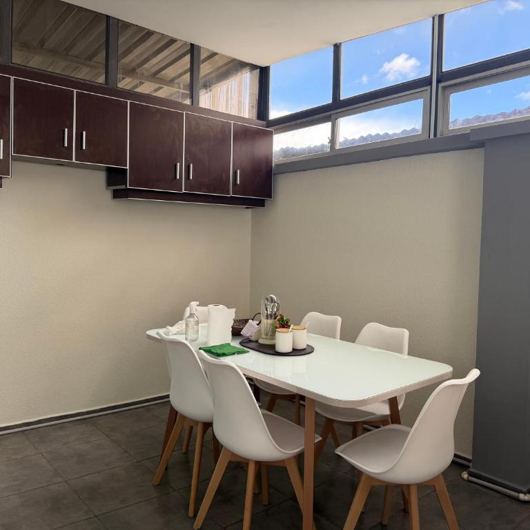 Patio & Confort for 10 - Three-Bedroom Apartment - 7