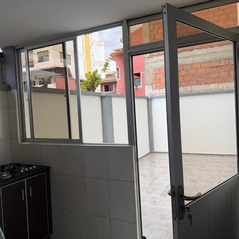 Patio & Confort for 10 - Three-Bedroom Apartment - 9