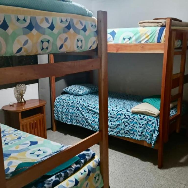 Hostal SAVEVA - Cama en habitación compartida con 4 camas - 4