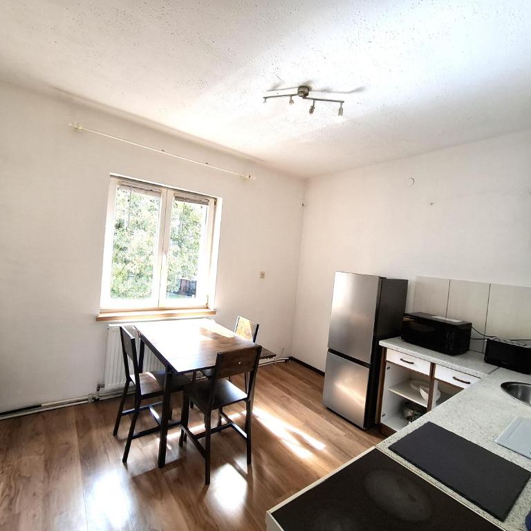 Privat Apartments - Leoben City - Selbstversorger Wohnungen nahe Uni für Kurz und Langzeitaufenthalte - Ideal für Akademiker, Touristen, Geschäftsreisende, Monteure - Apartment mit 2 Schlafzimmern - 1