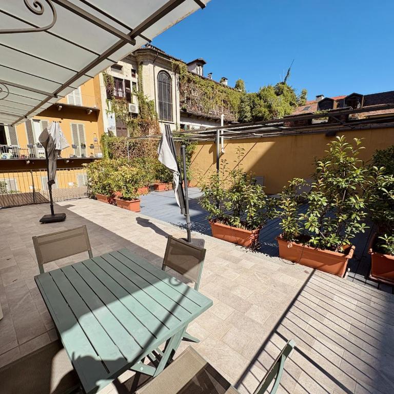 Trilocale di Charme con Terrazzo Privato: La Tua Oasi nel Centro di Torino - Appartamento - 1