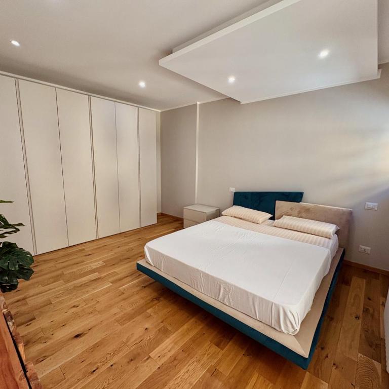 Trilocale di Charme con Terrazzo Privato: La Tua Oasi nel Centro di Torino - Appartamento - 5