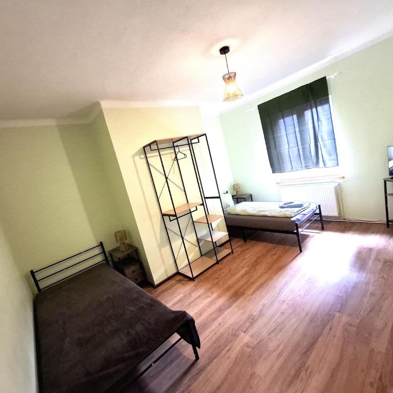Privat Apartments - Leoben City - Selbstversorger Wohnungen nahe Uni für Kurz und Langzeitaufenthalte - Ideal für Akademiker, Touristen, Geschäftsreisende, Monteure - Apartment mit 2 Schlafzimmern - 5