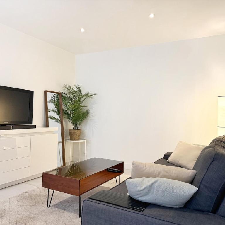 Charmant studio au cœur de République c 11 - Appartement 2 Chambres - 23