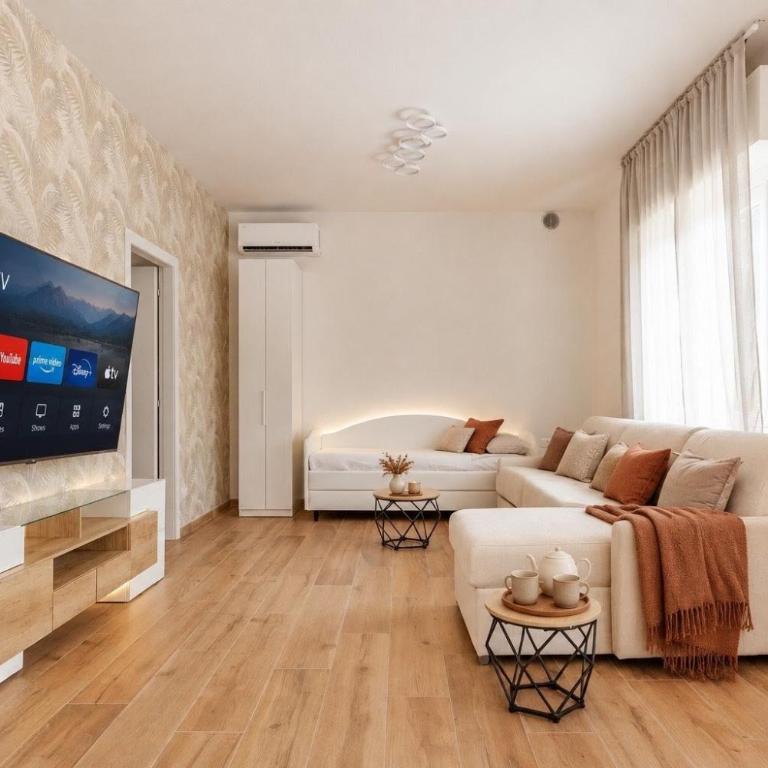 Villa Guerrazzi - 5 Bedrooms, 5 Bathrooms, Private Parking - P r a t u r e c c i Group - Villa - 1
