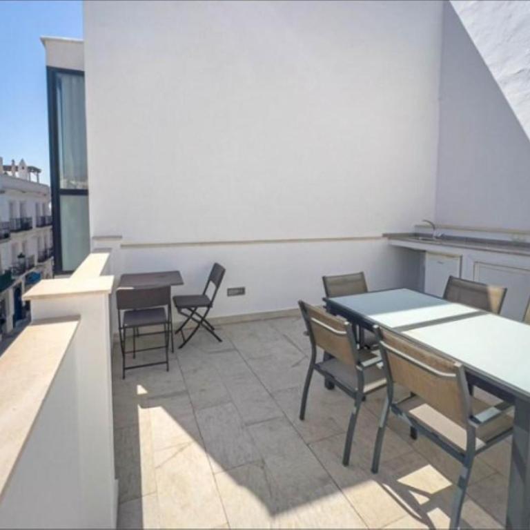Modern townhouse & jacuzzi SilHouse Nerja - Casa Vacacional de 3 dormitorios - 2
