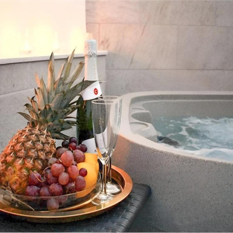 Modern townhouse & jacuzzi SilHouse Nerja - Casa Vacacional de 3 dormitorios - 1