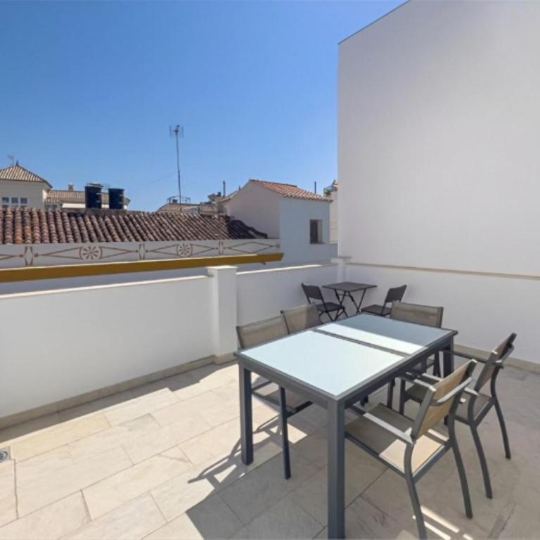 Modern townhouse & jacuzzi SilHouse Nerja - Casa Vacacional de 3 dormitorios - 14