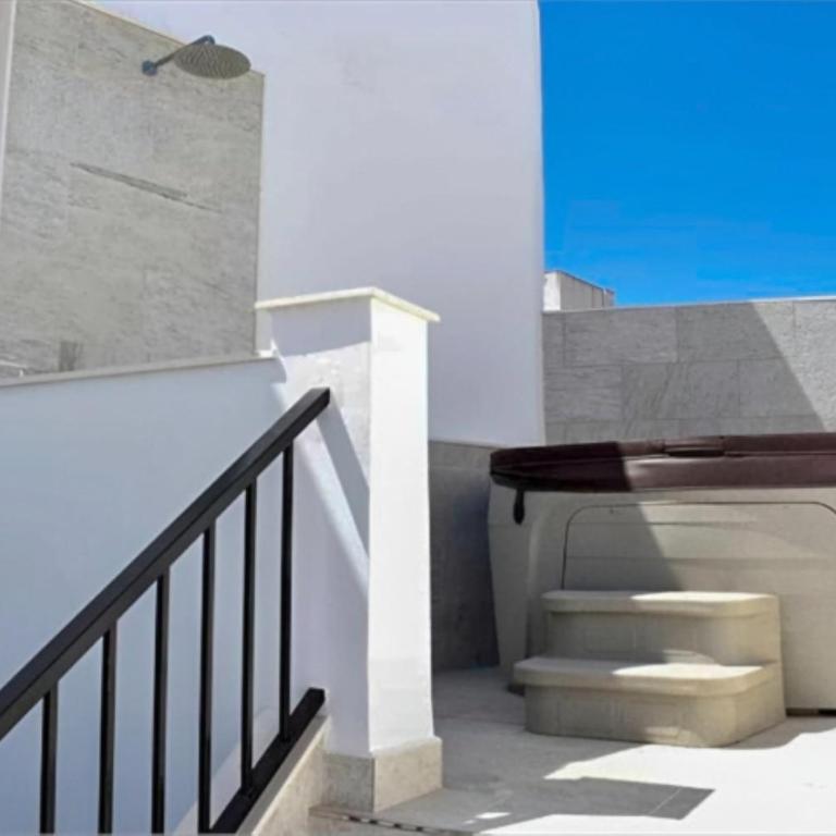 Modern townhouse & jacuzzi SilHouse Nerja - Casa Vacacional de 3 dormitorios - 17