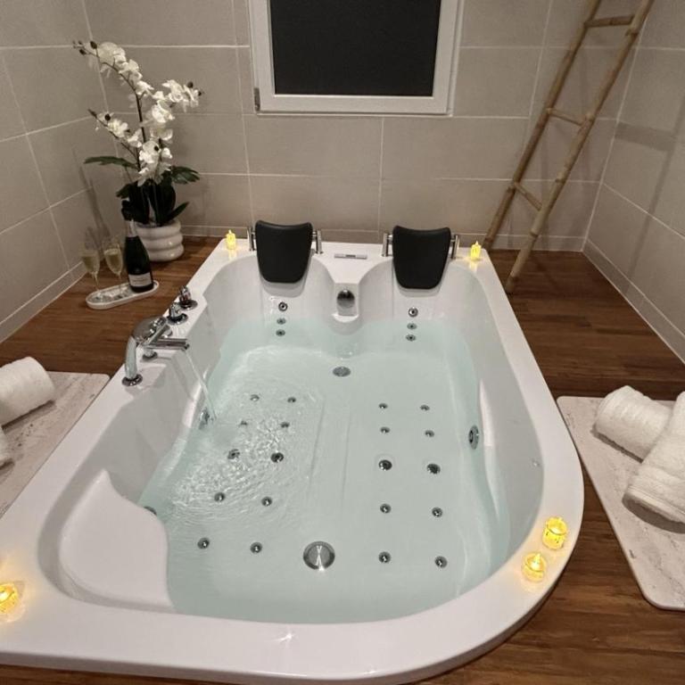 Le Bubble Chic Vichy Sauna Balnéo privatifs - Appartement 1 Chambre - 16