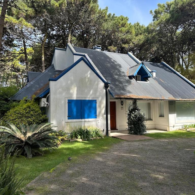 Hermosa casa rodeada de naturaleza en Pinamar Norte - Casa - 48