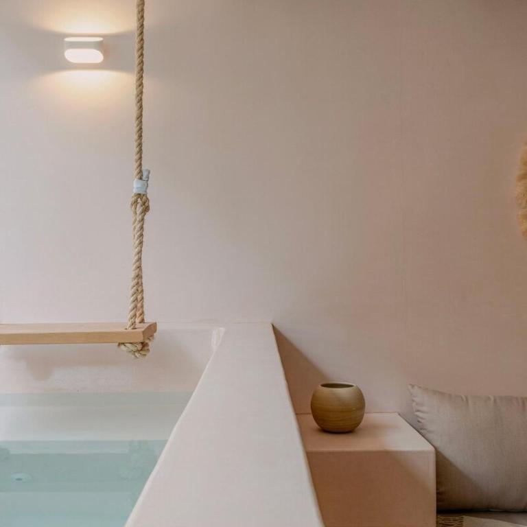 Luxury Retreat with Private Pool and Premium Amenities Close to the Beach - Apartment - 20